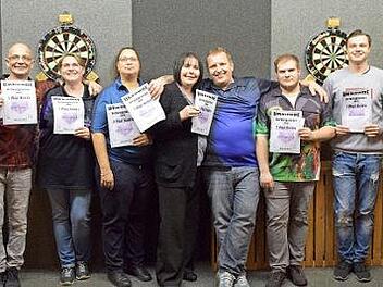 Erfolgreich beim DC-Turnier: Turnierleiter Rainer Dreßel , Reiner Graf, Bianca Dreßel, Laura Söhngen, Thomas Schüster, Christoph Erler, Yannik Dreßel und Vorsitzender Stefan Pecht  Foto: Wolfgang Dietz