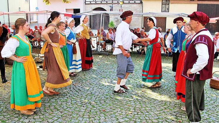 Der Tanz der Landsknechte und Marketenderinnen war gut einstudiert. Foto:  Dieter Britz