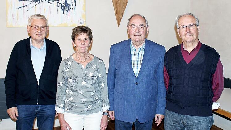 Die neuen Ehrenmitglieder Georg Holler, Renate Rückel, Fritz Kirschner und Hans Schmitt (v. l.)