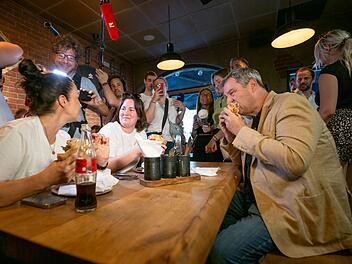 Markus Söder isst Döner