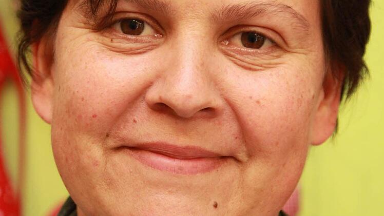Claudia Eichhorn vom Geschäft "Ideenreich" stellt die Bedeutung der Kurzzeit-Parkplätze in der Webergasse heraus.