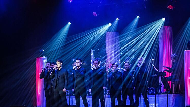 "Best of" lautete das Motto beim Gastspiel der Show "The 12 Tenors" im sehr gut besuchten Coburger Kongresshaus.Foto: Jochen Berger