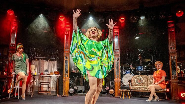 Die Geschwister parodieren und verehren Schlager zugleich.