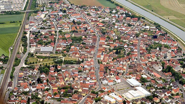 Ein Ziel der städtebaulichen Entwicklung Hirschaids ist die Verdichtung des Altorts. Bis 2030 sollen mindestens 50 Baulücken geschlossen und weitere 50 leerstehende Wohneinheiten saniert sein.  Foto: Ronald Rinklef