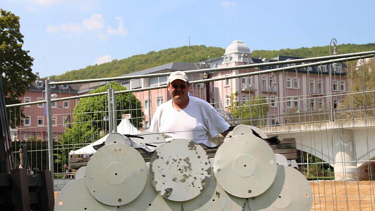Harald Müller beim Aufbau