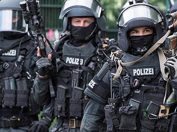 Die Spezialeinsatzkräfte wurden von der Kronacher Polizei extra angefordert. Symbolfoto: Boris Roessler/dpa