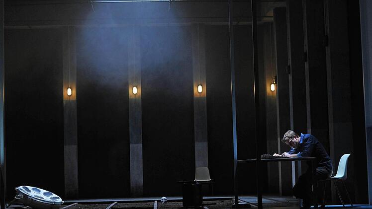 Szene aus Beethovens "Fidelio" am Landestheater Coburg in der Neuinszenierung von Rudolf FreyFoto: Andrea Kremper