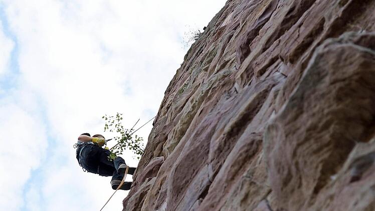 Christian Fenn erreicht einen Zweig.