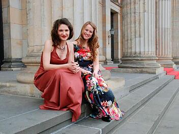 Mit einem Liederabend eröffnet die aus Coburg stammende Sopranistin Nora Lentner (rechts) am Montag die Saison beim Coburger "Verein". Partnerin am Klavier ist die Pianistin Klara Hornig. Foto: PR