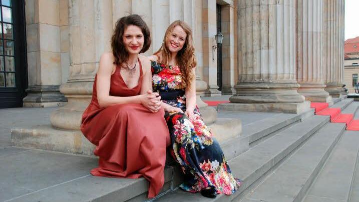 Mit einem Liederabend eröffnet die aus Coburg stammende Sopranistin Nora Lentner (rechts) am Montag die Saison beim Coburger "Verein". Partnerin am Klavier ist die Pianistin Klara Hornig. Foto: PR