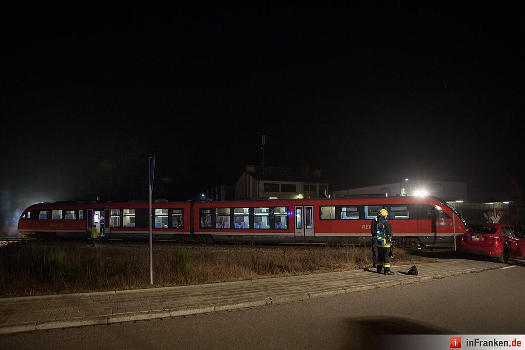 Kreis Roth: Auto kollidiert mit Regionalzug