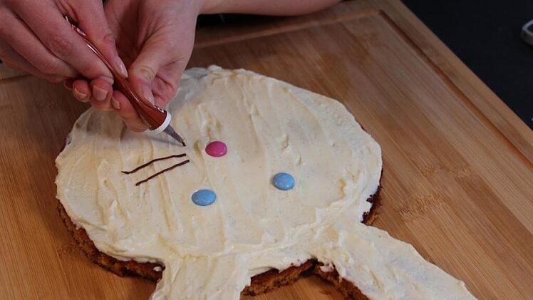 karottenkuchen-verzieren