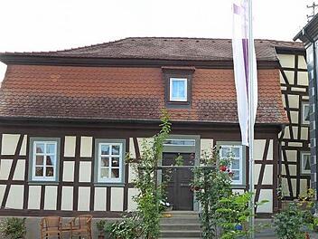 Das ehemalige Schulhaus in Hellingen ist auch eine Station für den Rundgang im Blick auf die historische Persönlichkeit Edmund Stubenrauch. Foto: Gerold Snater