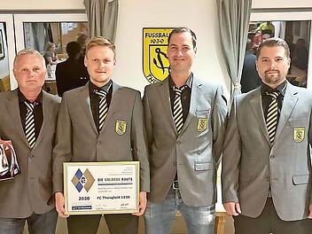 Sie leiten die Geschicke des FC Thüngfeld und freuen sich über die Ehrung durch den BFV mit der Verleihung der „Goldenen Raute“, von links: Kassier Bernd Giehl, Dritter Vorsitzender Markus Feller, Vorsitzender Daniel Bickel, Zweiter Vorsitzender Stephan Rehberger, Schriftführer Florian Schenkel und der Zweite Bürgermeister der Stadt Schlüsselfeld, Bernhard Seeger.