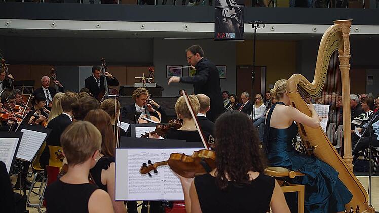 Das Sinfonieorchester der Kronacher Klassik Akademie begeisterte bei seinem Jubiläumskonzert.