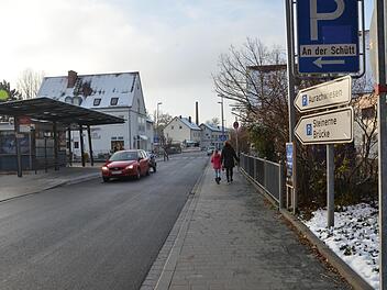 Seit 17. November ist die Schütt wieder freigegeben. Damit hat es die Stadt laut Bürgermeister Hacker geschafft, dass rechtzeitig zur Adventszeit wieder der erste, große Schritt hin zur Normalität einkehren kann. Der CSU war das zu wenig, sie hätte eine Öffnung der Straße gern vor der Martinikirchweih gehabt.  Foto: Bernhard Panzer