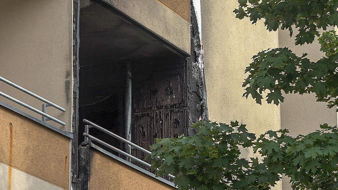 Nürnberg: Feuer in Wohnhaus - Feuerwehr rettet Bewohner