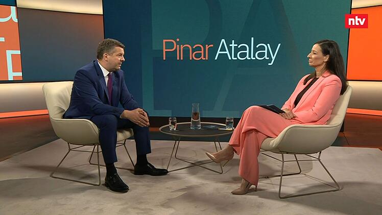Die Worte ihres Gastes erstaunten Pinar Atalay.