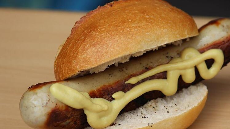 Streit auf Altstadtfest in Ebern eskaliert - Frau bekommt Bratwurstbrötchen ins Gesicht . Symbolbild: pixabay.com