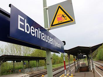 Nach Ostern will die Deutsche Bahn am Bahnhof Ebenhausen mit dem Bau des lange geplanten barrierefreien Zugangs zwischen Bushaltestelle und Bahnsteig beginnen. Archivfoto: Benedikt Borst