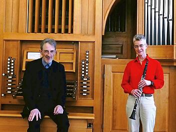 Das Duo "Corona" gastiert am Sonntag in der Stadtkirche St. Georg in Neustadt.