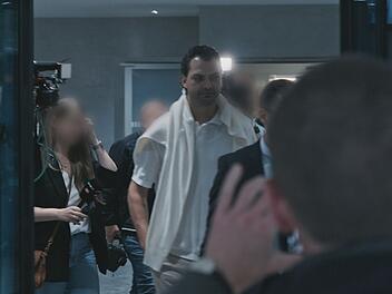 Jimi Blue Ochsenknecht auf dem Weg in den Gerichtssaal: Wie mittlerweile bekannt ist, kam der 33-J&auml;hrige mit einer Geldbu&szlig;e davon.