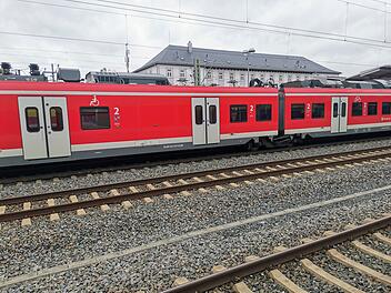 Bahnhof, Zug, Bahn, S-Bahn, Bahnhof Forchheim
