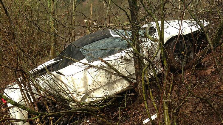Am 12. April landete ein neuer Ferrari F 430 im Bereich Hammelburg im Graben. Schaden: rund 150 000 Euro