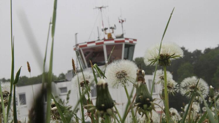 Am Flugplatz in Herzogenaurach ist für manchen Herzogenauracher ein Ort der Stille vorhanden. Zumindest zwischen Start und Landung. Fotos: Michael Busch