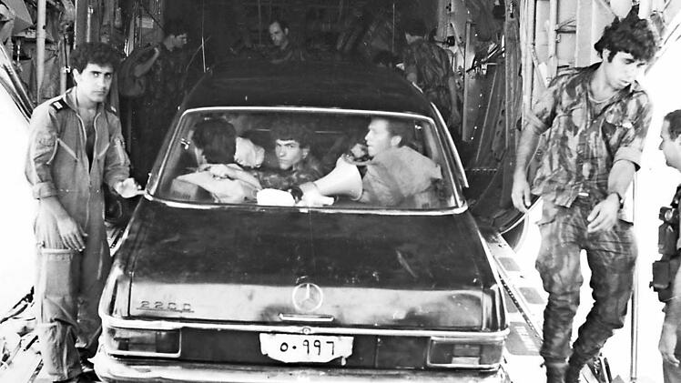 In diesem schwarzen Mercedes fuhren israelische Soldaten zur Geiselbefreiung in Entebbe.  Foto: Archiv