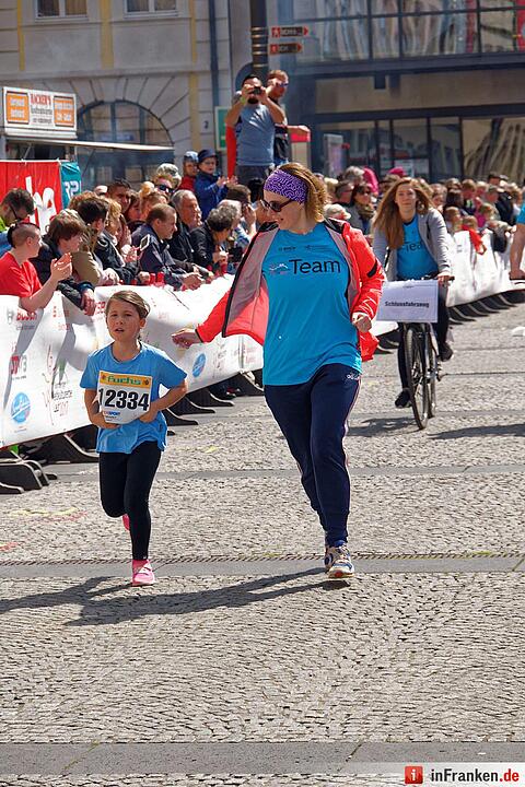 Weltkulturerbelauf 2017 in Bamberg: Der Zieleinlauf am Maxplatz