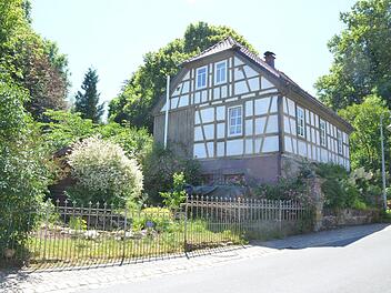 Hinter dem Gärtnerhaus des Weißenbrunner Schlosses wurden Überreste einer Leiche gefunden.Rainer Lutz
