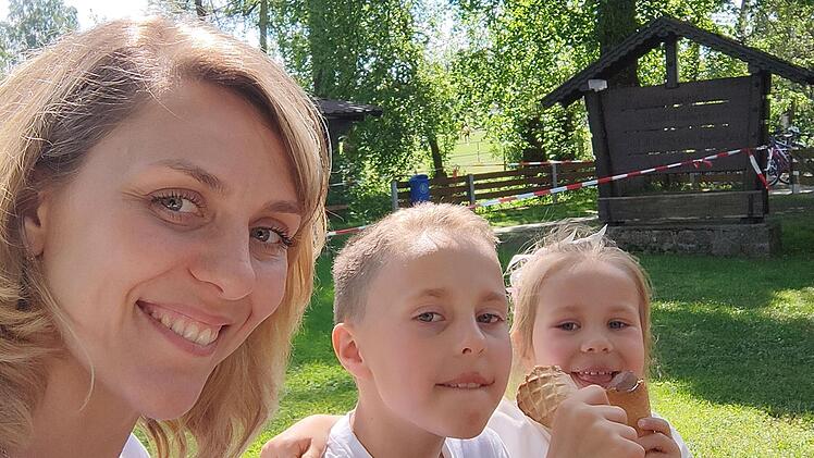 Die Konovalovs sind angekommen im Landkreis Kulmbach und haben sich in Rugendorf gut eingelebt; von links: Marina, David und Anastasia. Foto: Christine Fischer