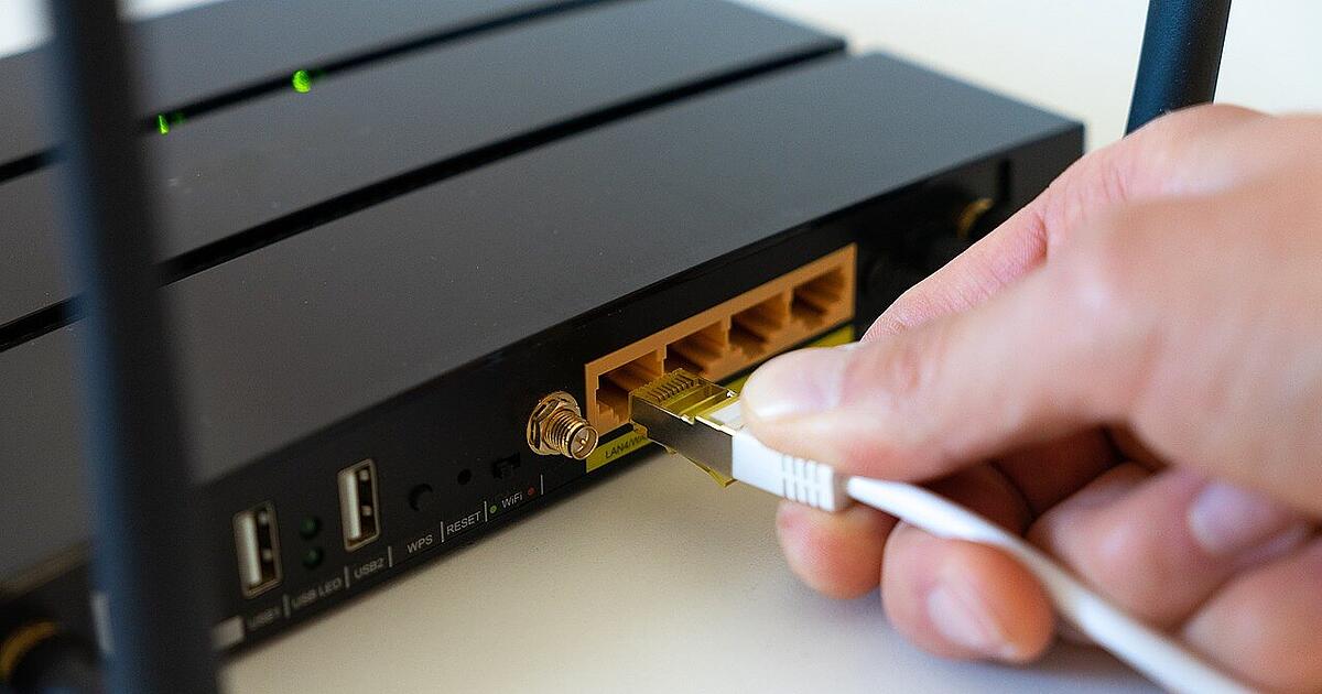 Manufacturer warns: Throw these routers away immediately - | serious ...