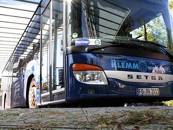 Niederflurbusse sind Pflicht. Die Fahrgäste sollen möglichst bequem aus und einsteigen können. Foto: Josef Hofbauer