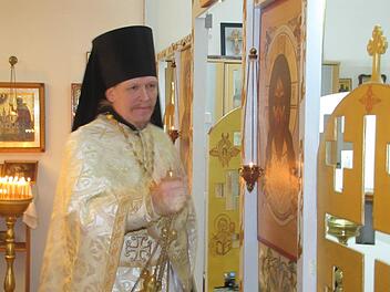 Pater Leontij Eisemann beim Festgottesdienst zum orthodoxen  Weihnachtsfest in der Coburger Seraphimgemeinde. Foto: Martin Koch