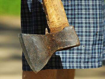 Lohr am Main: 14-Jähriger bedroht Jugendliche mit Beil und spricht Morddrohung aus