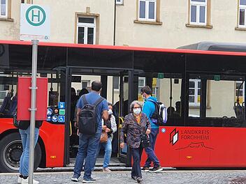 Noch steigen die Gäste im Forchheimer Stadtverkehr ausschließlich in Dieselbusse ein. Zwei beauftragte Gutachten sollen mehr Klarheit bringen, was eine Umstellung auf alternative Antriebsformenbewirken würde. Foto: Ronald Heck