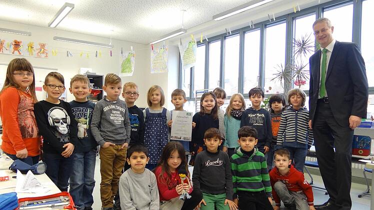 Auch die Klasse 1d darf am Programm "Klasse 2000" teilnehmen. Insgesamt fünf Kinder mit Migrationshintergrund und wenigen Deutschkenntnissen besuchen diese Klasse derzeit. Foto: Johanna Eckert