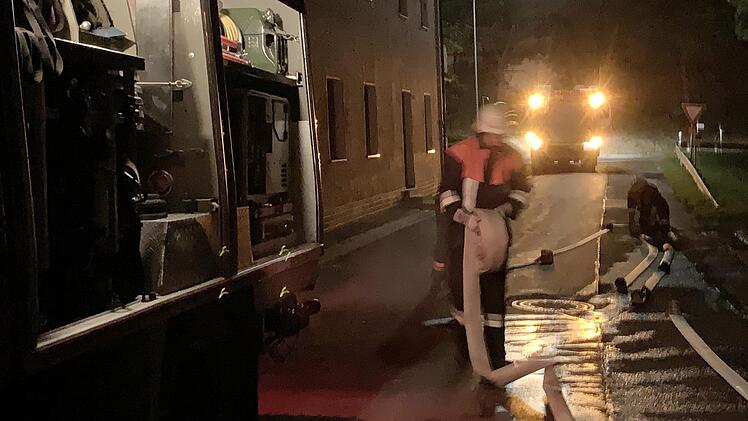 Mitten in der Nacht brach in Schwarzach ein Brand aus. Foto: Sonny Adam