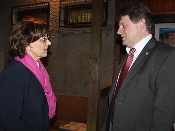 Emilia Löffler wurde von Markus Löffler von der örtlichen CSU begrüßt. Fotos: Veronika Schadeck