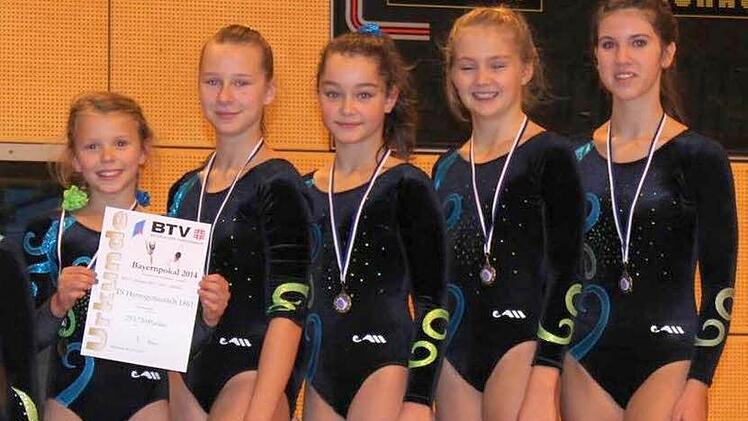 Fiona Adamczewski, Melina Winkelmann, Caroline Winkler, Chiara Ebner und Anna-Lena Jauernig (von links) zeigten beim Bayernpokal tolle Leistungen und gewannen die WK13 mit deutlichem Vorsprung.