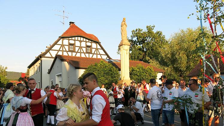 Beim Betzenaustanzen in Effeltrich Foto: Dagmar Niemann