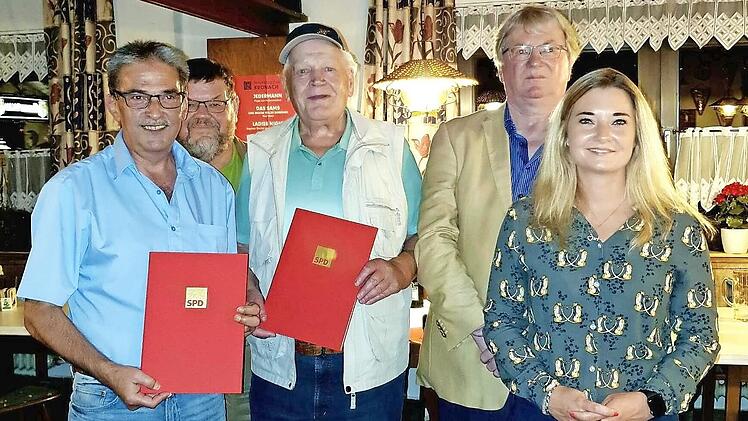Ehrungen bei der SPD Rothenkirchen; im Bild (von links) Hans- Jürgen Raab (50 Jahre), Gemeindeerat Peter Barnikol-Veit, Harald Eckert (55), Vorsitzender Michael Pütterich und Bundestagskandidatin Ramona Brehm