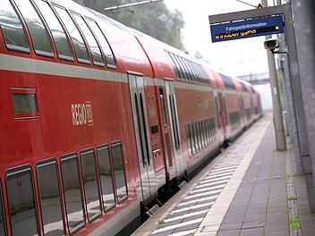 Feuerwehreinsatz legt Bahnverkehr zwischen Nürnberg und Bamberg lahm - Strecke gesperrt