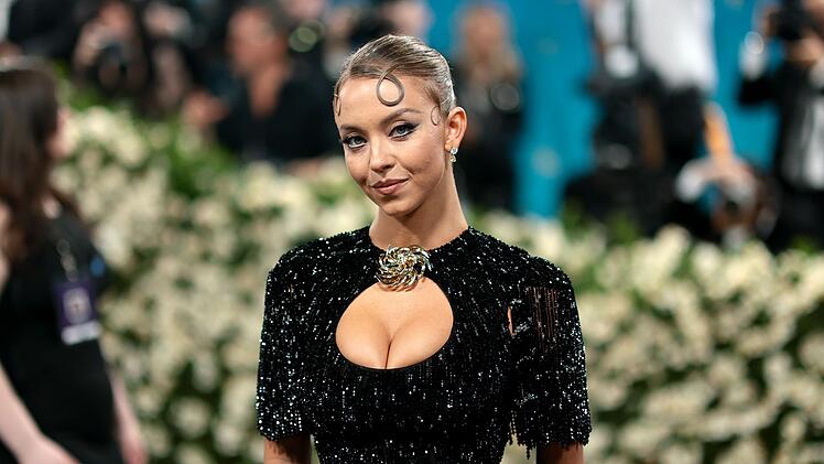 Immer ein großer Auftritt: Sydney Sweeney 2025 bei einer Gala im New Yorker Metropolitan Museum of Ar.