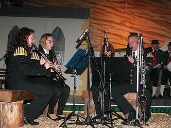 Das Klarinettenensemble der Bergmannskapelle Stockheim mit (von links) Anna Buckreus, Viktoria Viering, Rita Stendel sowie Matthias Friedrich.