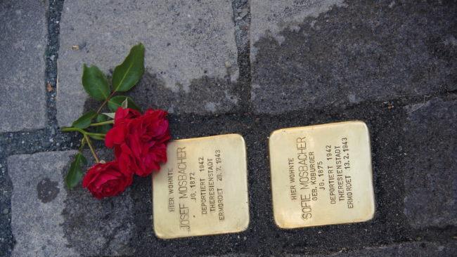 Stolpersteine für Sophie und Josef Mosbacher in der Bahnhofstraße 10