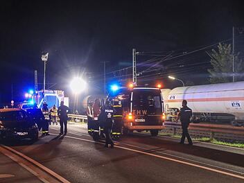 In der Nacht vom 9. auf den 10. August 2019 ist ein 20-Jähriger aus Mittelfranken unweit des Kronacher Freischießens von einem Zug erfasst und dabei tödlich verletzt worden. Foto: NEWS5 / Merzbach