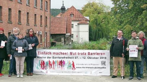 Ein Banner auf der Europabr&uuml;cke verweist auf die am Montag beginnende "Woche der Barrierefreiheit" in Kronach. Foto: Heike Sch&uuml;lein